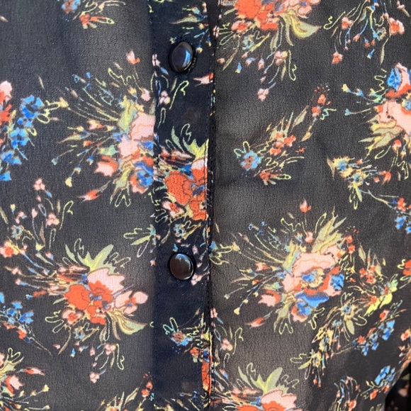 Beautiful Floral Pins and Needles Blouse Size small - Picture 5 of 11